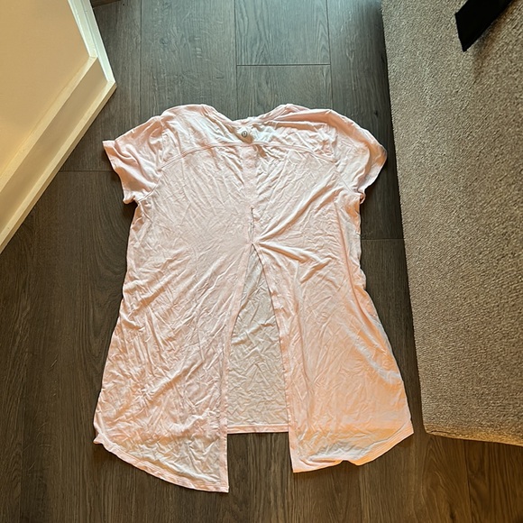 Open back lululemon shirt - Picture 4 of 8